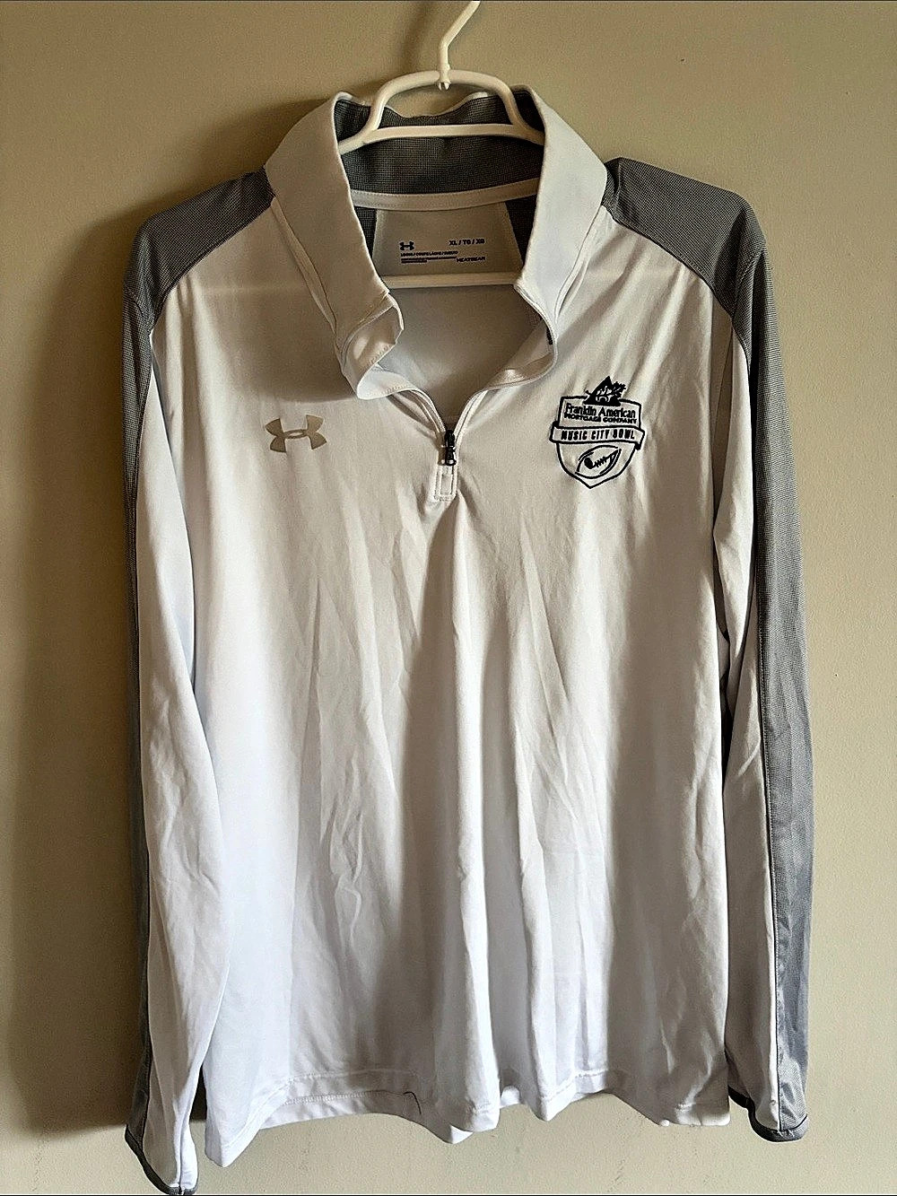 Under Armour Quarter Zip Athletic Jersey White & Gray XL